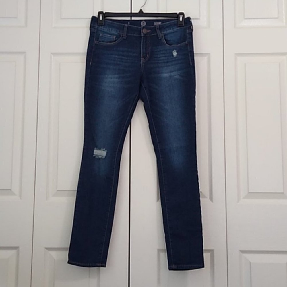 EUC So Dark Wash Distressed Skinny Jeans